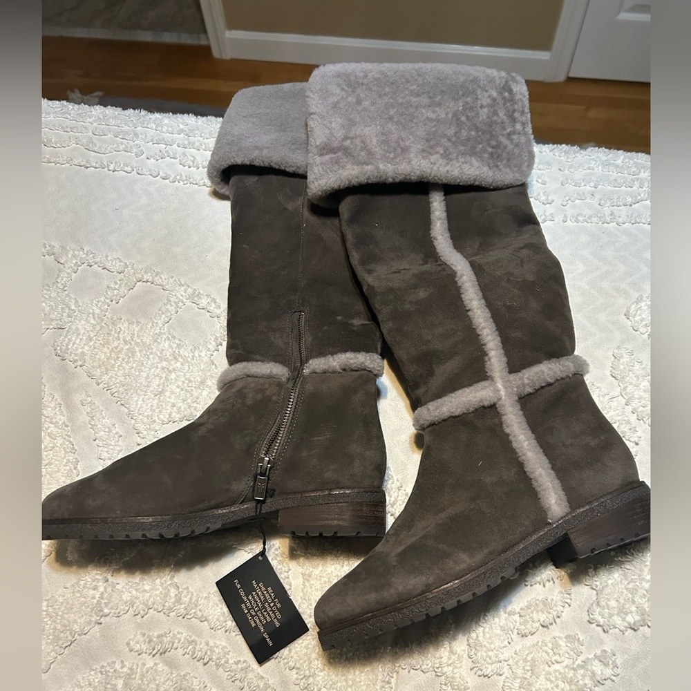 Women Frye fur boots